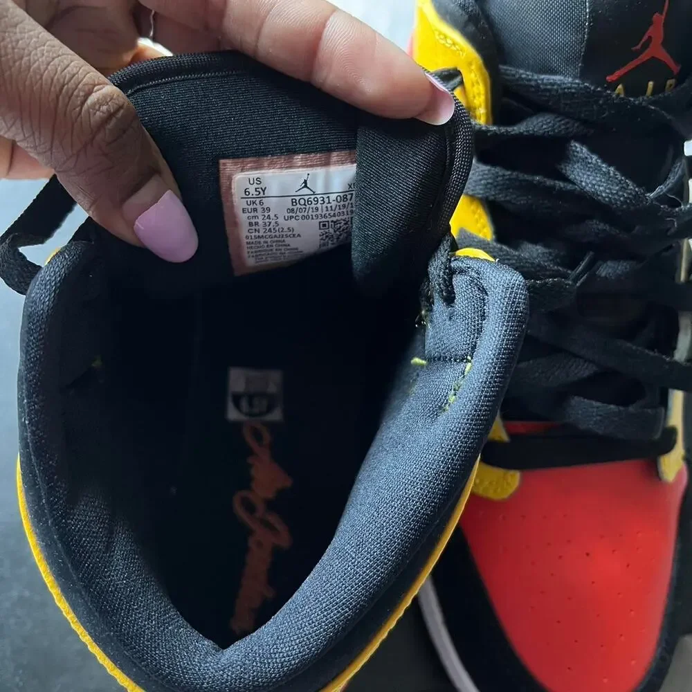 Jordan 1 mid sneakers